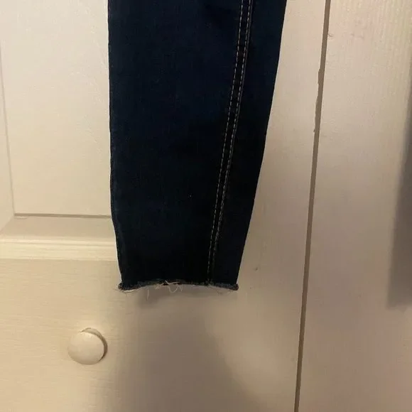 Wild Fable Like New Distressed Skinny Jeans Size 6 - Picture 5 of 7